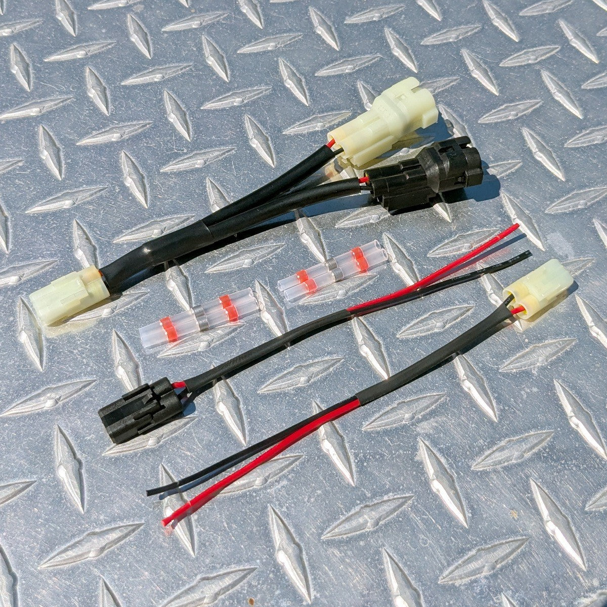 Triumph 2016 + Bonneville T120 & 2017 + T100 Accessory Power Plug Cable Splitter