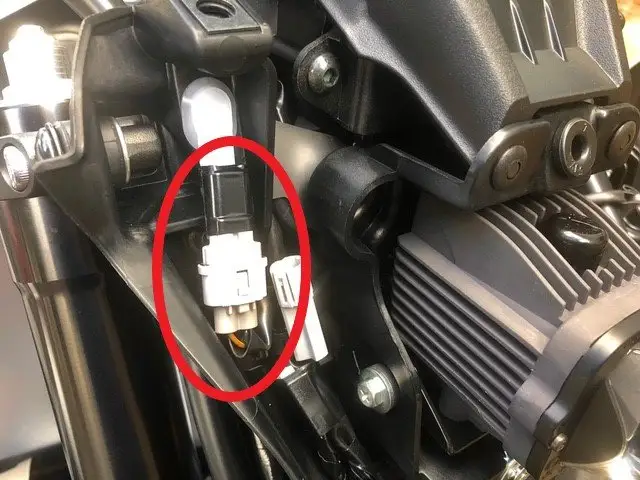 Yamaha Accessory Power Plug Aux Splitter Cable R1 R1M R6 FZ6 XSR700 XSR900