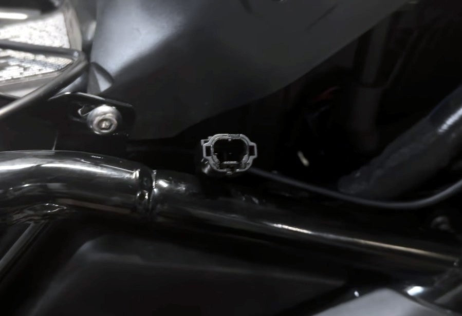 Triumph 2016 + Bonneville T120 & 2017 + T100 Accessory Power Plug Cable Splitter